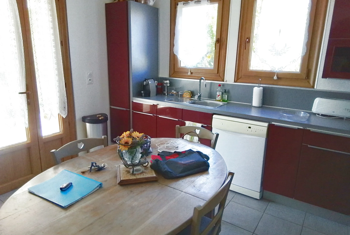 Belle villa ardéchoise de 90 m² avec jardin fleuri et vue exceptionnelle près de Largentière 