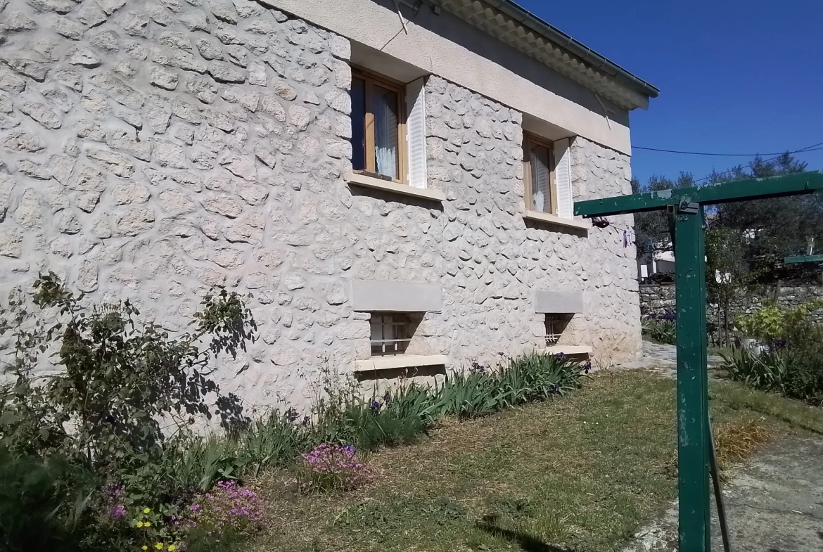 Belle villa ardéchoise de 90 m² avec jardin fleuri et vue exceptionnelle près de Largentière 