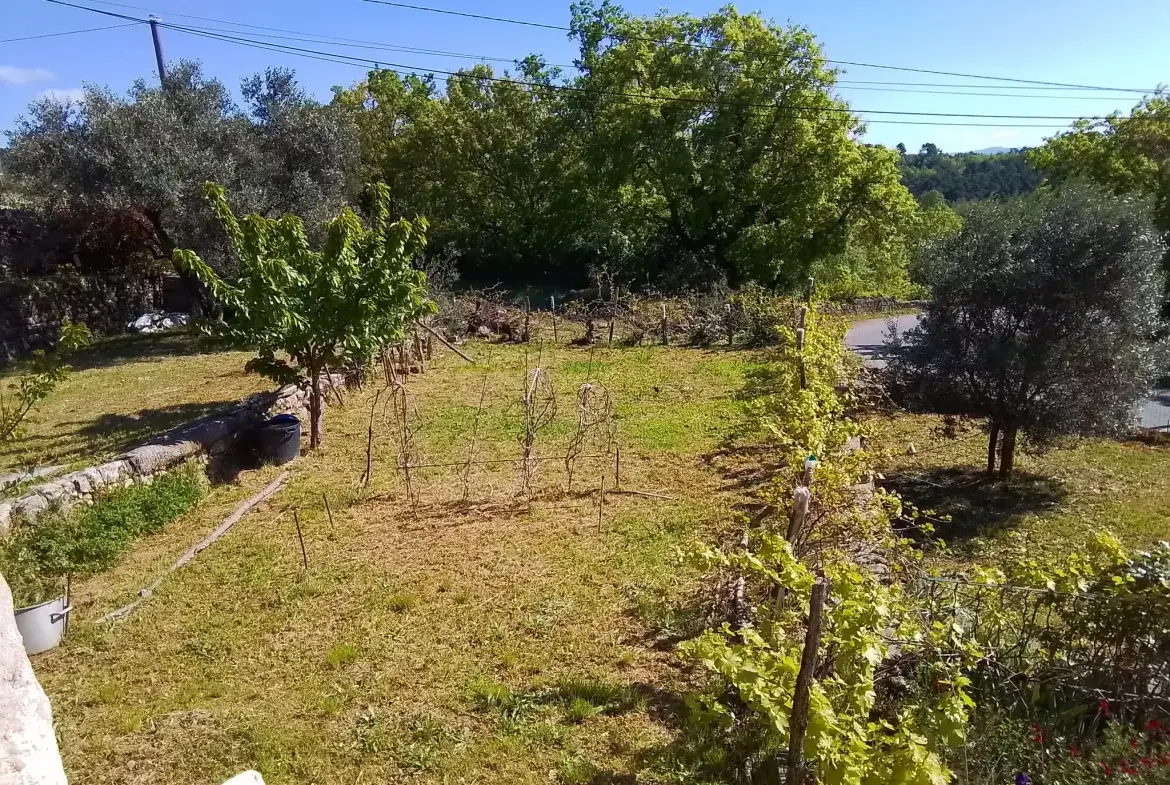 Belle villa ardéchoise de 90 m² avec jardin fleuri et vue exceptionnelle près de Largentière 