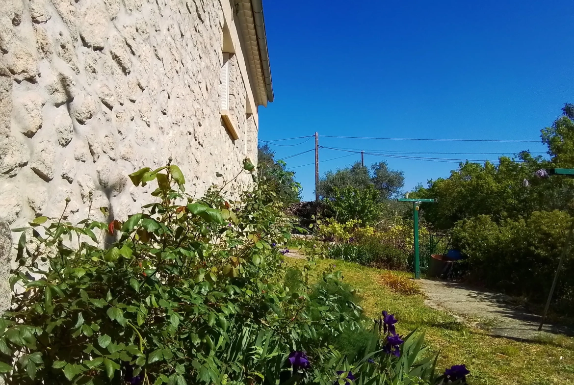 Belle villa ardéchoise de 90 m² avec jardin fleuri et vue exceptionnelle près de Largentière 