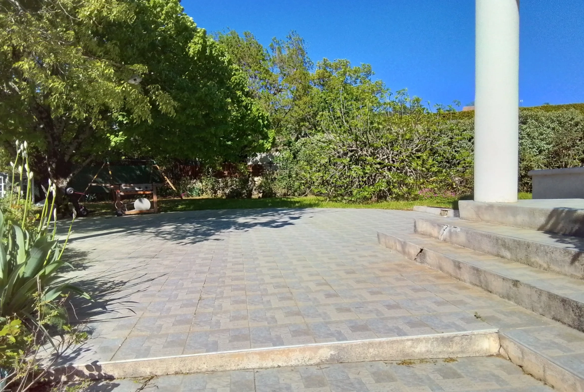 Belle villa ardéchoise de 90 m² avec jardin fleuri et vue exceptionnelle près de Largentière 