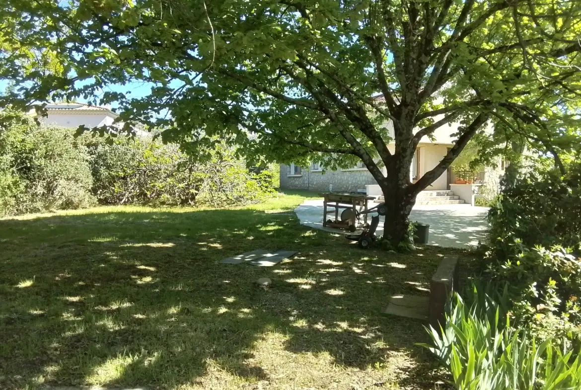 Belle villa ardéchoise de 90 m² avec jardin fleuri et vue exceptionnelle près de Largentière 