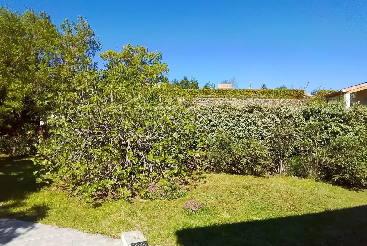 Belle villa ardéchoise de 90 m² avec jardin fleuri et vue exceptionnelle près de Largentière 