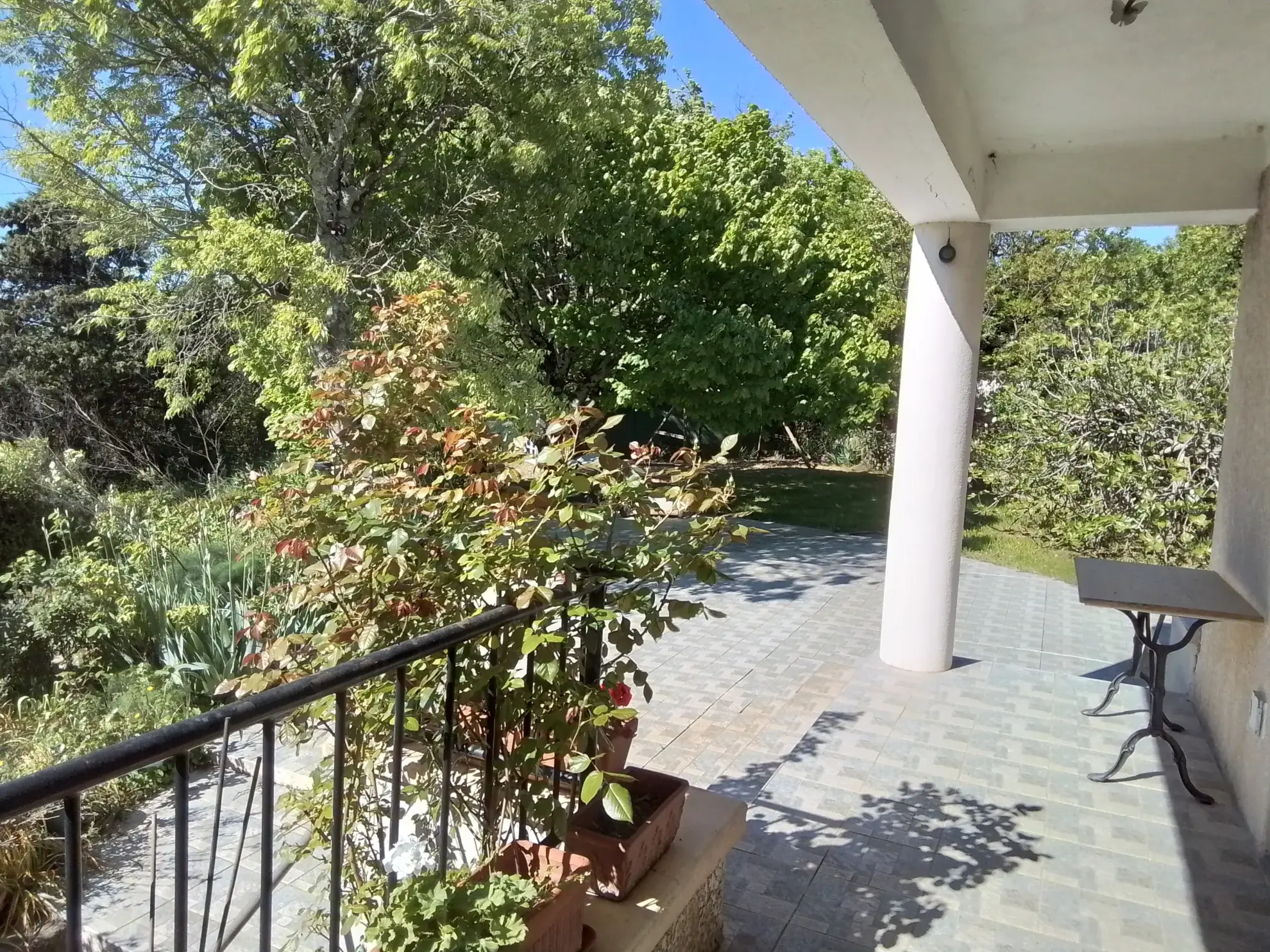 Belle villa ardéchoise de 90 m² avec jardin fleuri et vue exceptionnelle près de Largentière 