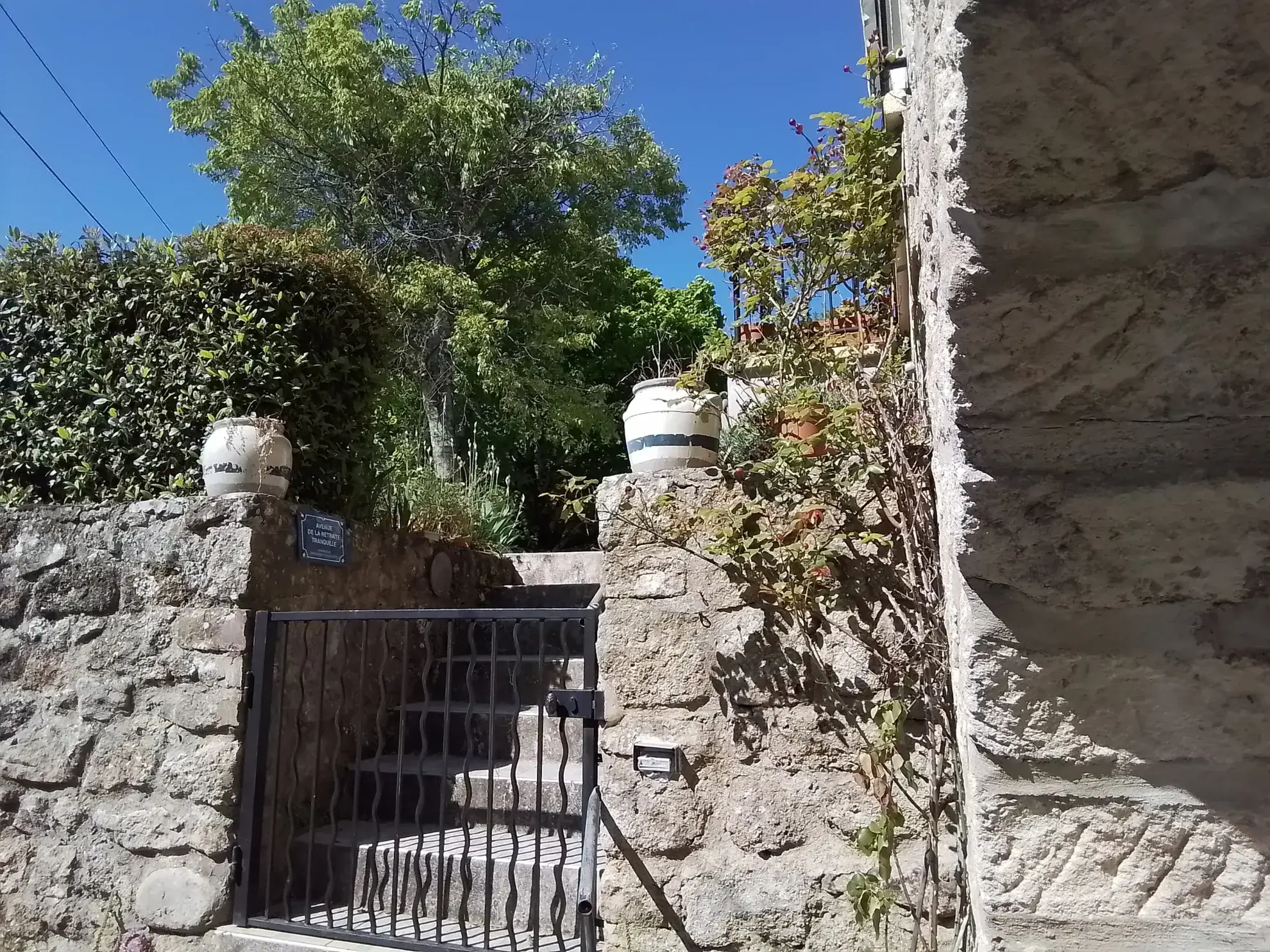 Belle villa ardéchoise de 90 m² avec jardin fleuri et vue exceptionnelle près de Largentière 