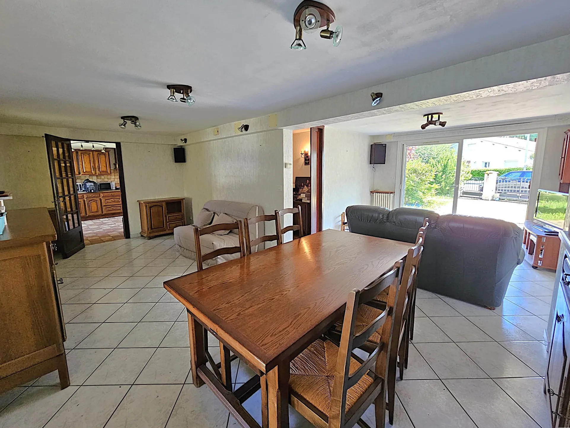 Maison familiale de 133 m² avec jardin, garage et abri camping-car à Villeneuve-sur-Lot 