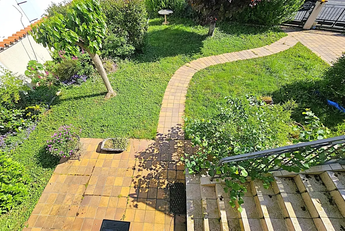 Maison familiale de 133 m² avec jardin, garage et abri camping-car à Villeneuve-sur-Lot 