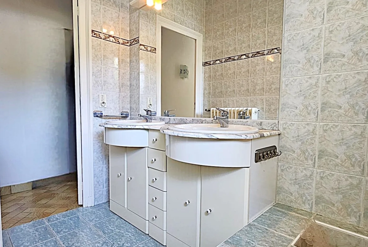 Maison familiale de 133 m² avec jardin, garage et abri camping-car à Villeneuve-sur-Lot 