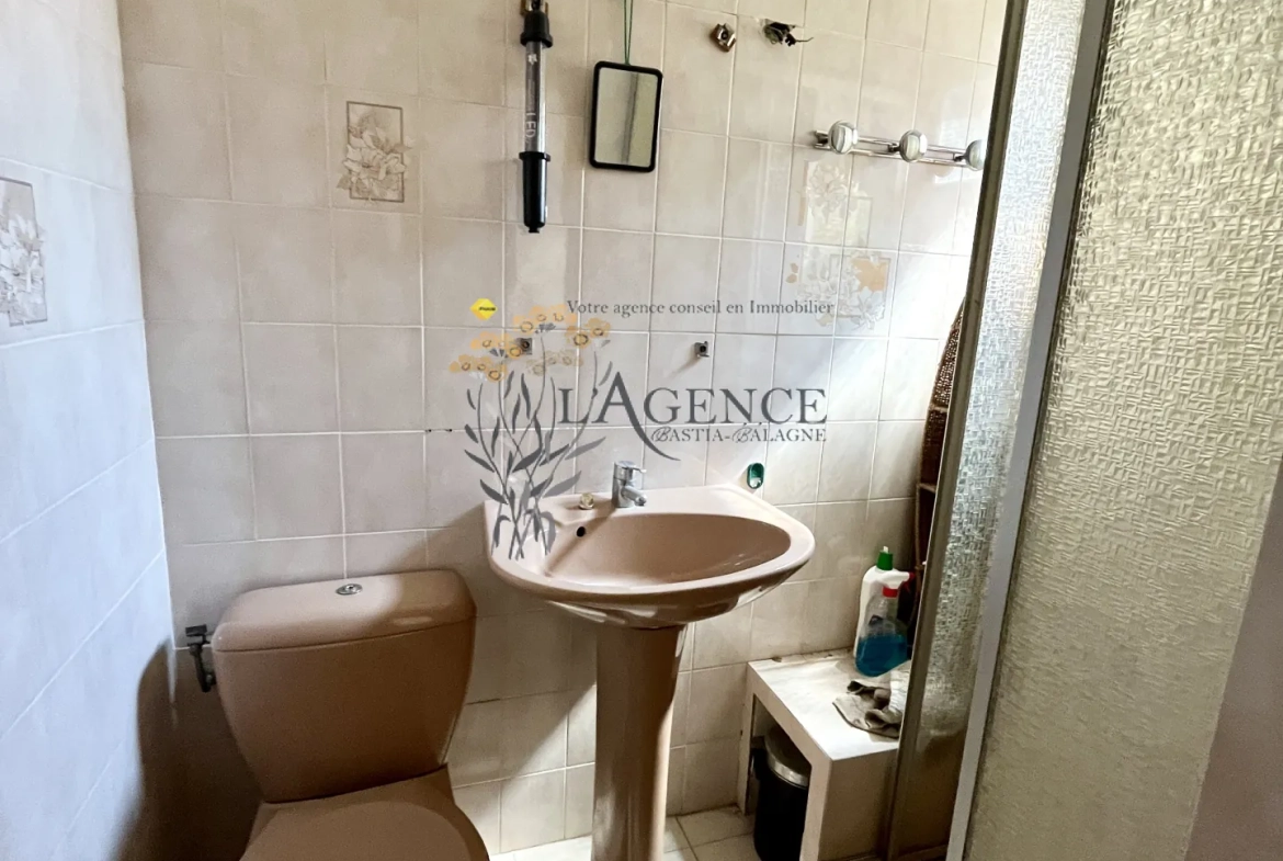 Appartement T2 à Vendre au Centre de L'Ile Rousse avec Terrasse 