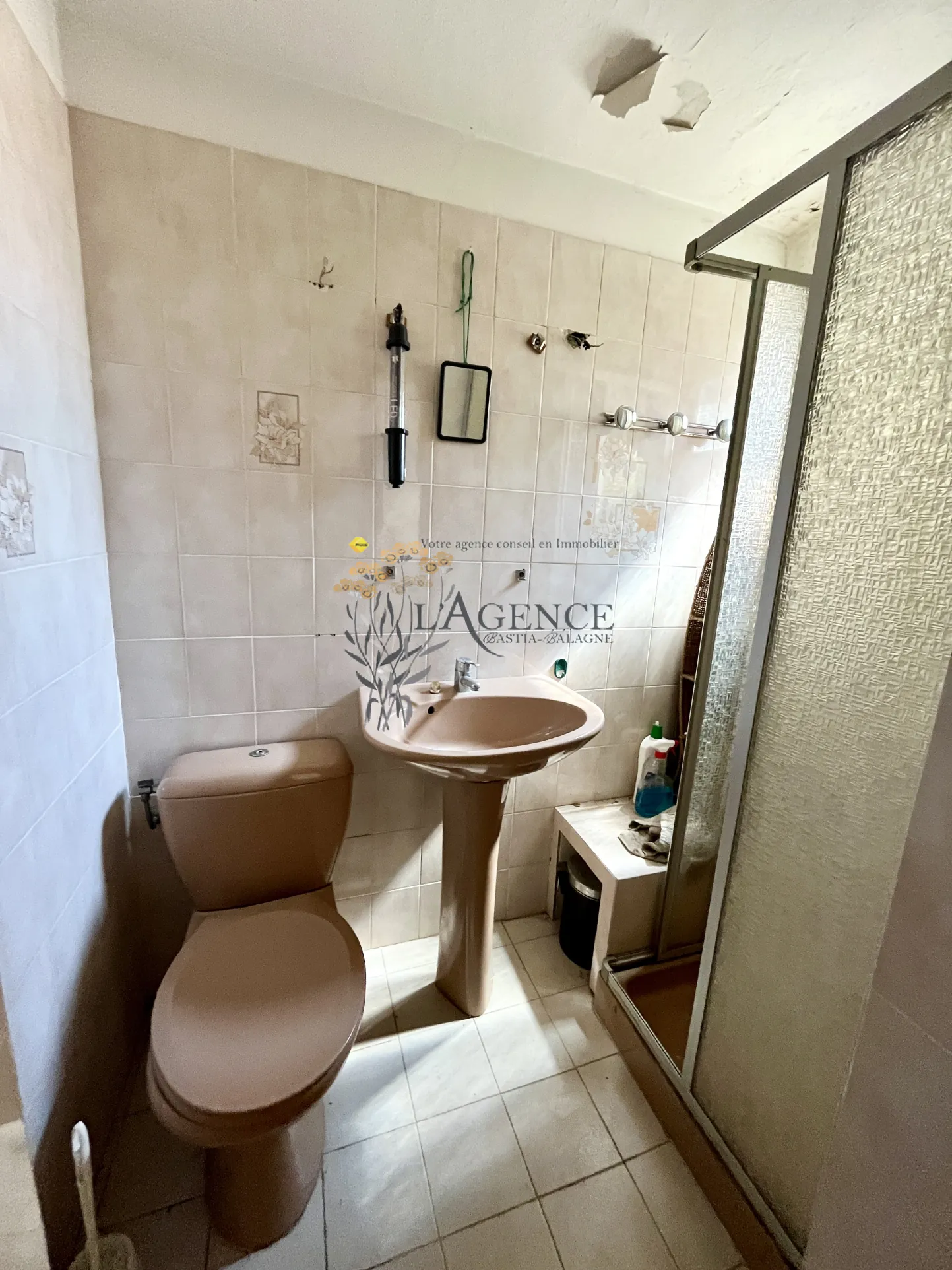 Appartement T2 à Vendre au Centre de L'Ile Rousse avec Terrasse 