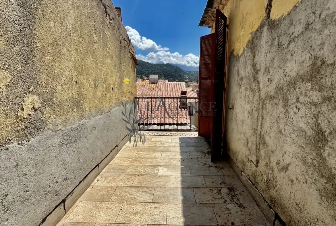 Appartement T2 à Vendre au Centre de L'Ile Rousse avec Terrasse 