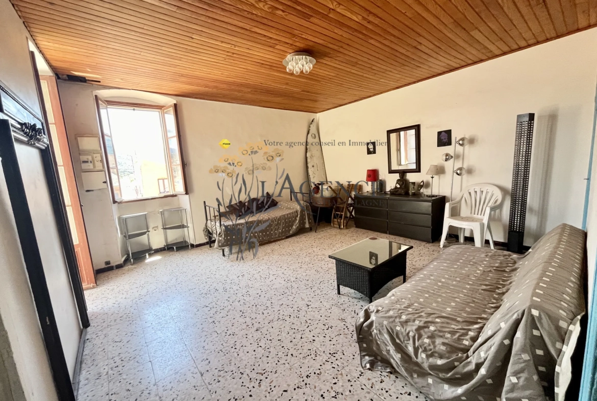Appartement T2 à Vendre au Centre de L'Ile Rousse avec Terrasse 