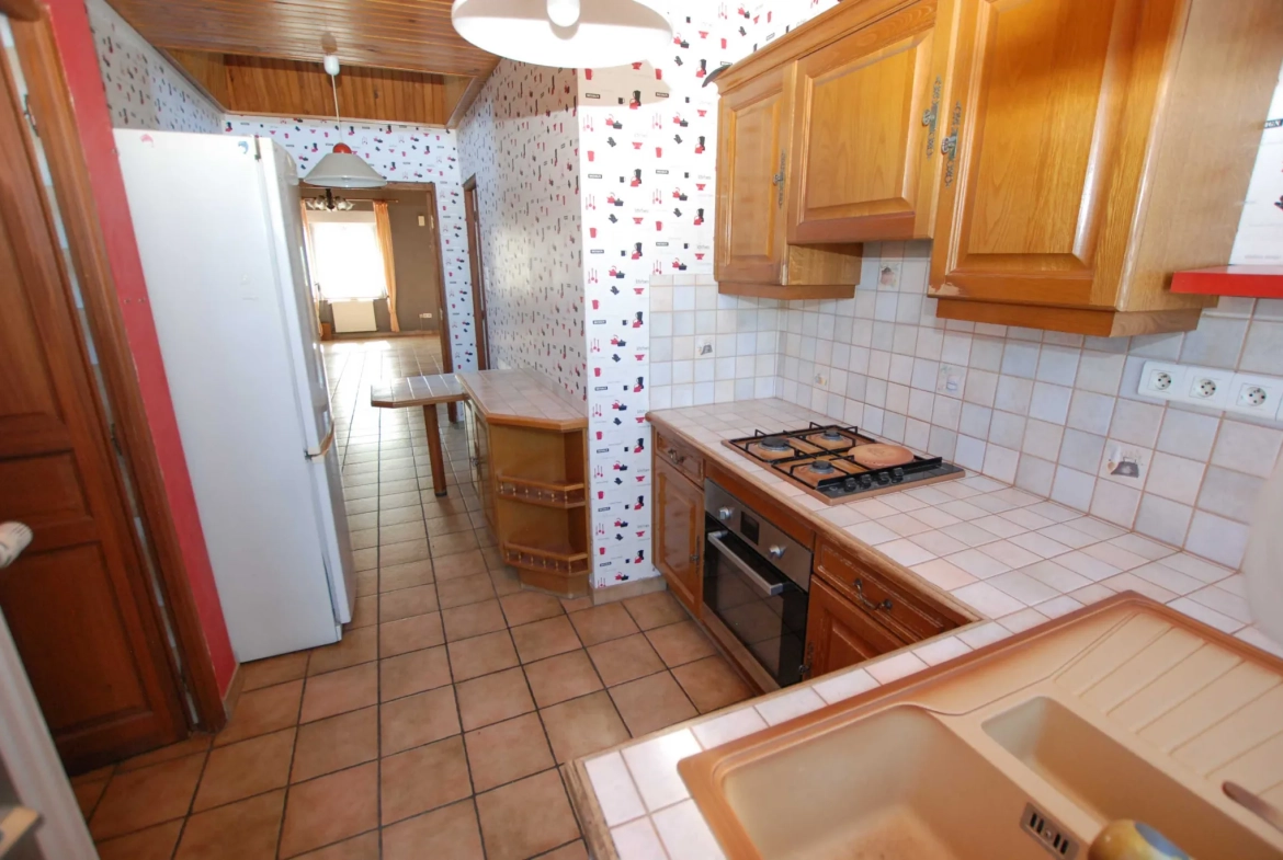 Maison à vendre à Marpent avec jardin, garage et 3 chambres 