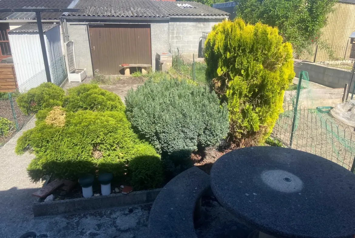 Maison à vendre à Marpent avec jardin, garage et 3 chambres 