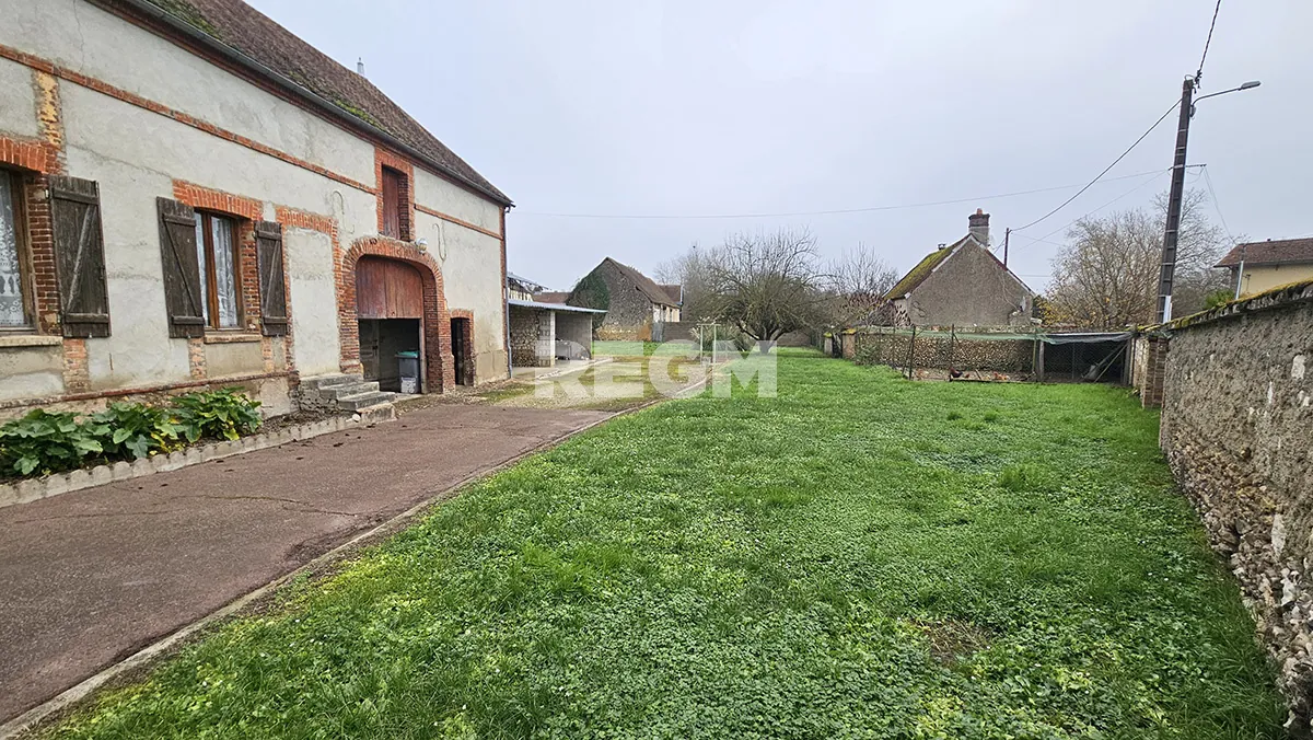 Charmante maison longère de 101 m² à Pont-sur-Vanne avec potentiel d’agrandissement 