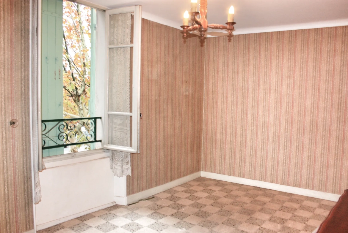 Spacieuse maison familiale à Piolenc avec potentiel d’aménagement 