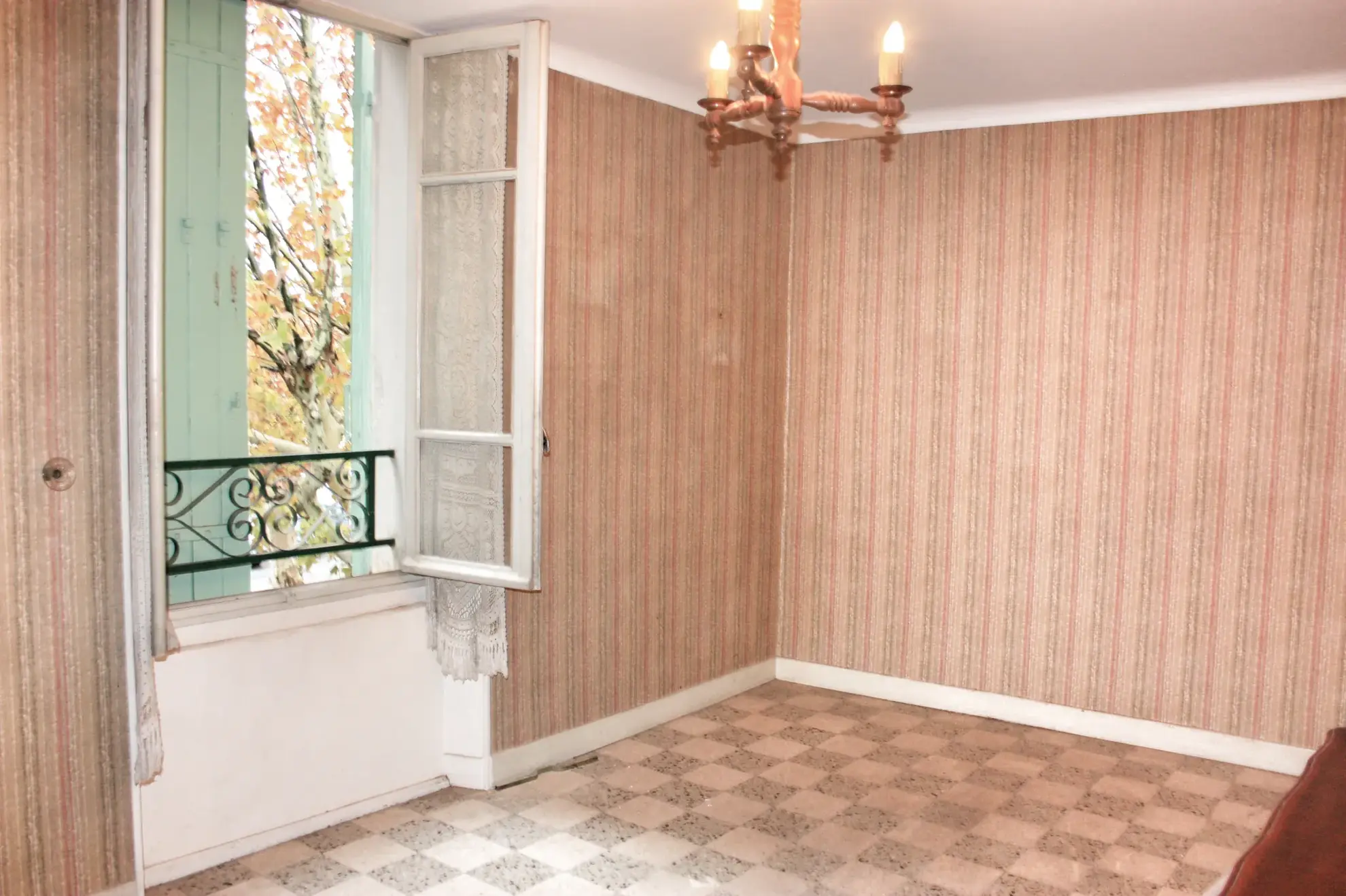 Spacieuse maison familiale à Piolenc avec potentiel d’aménagement 