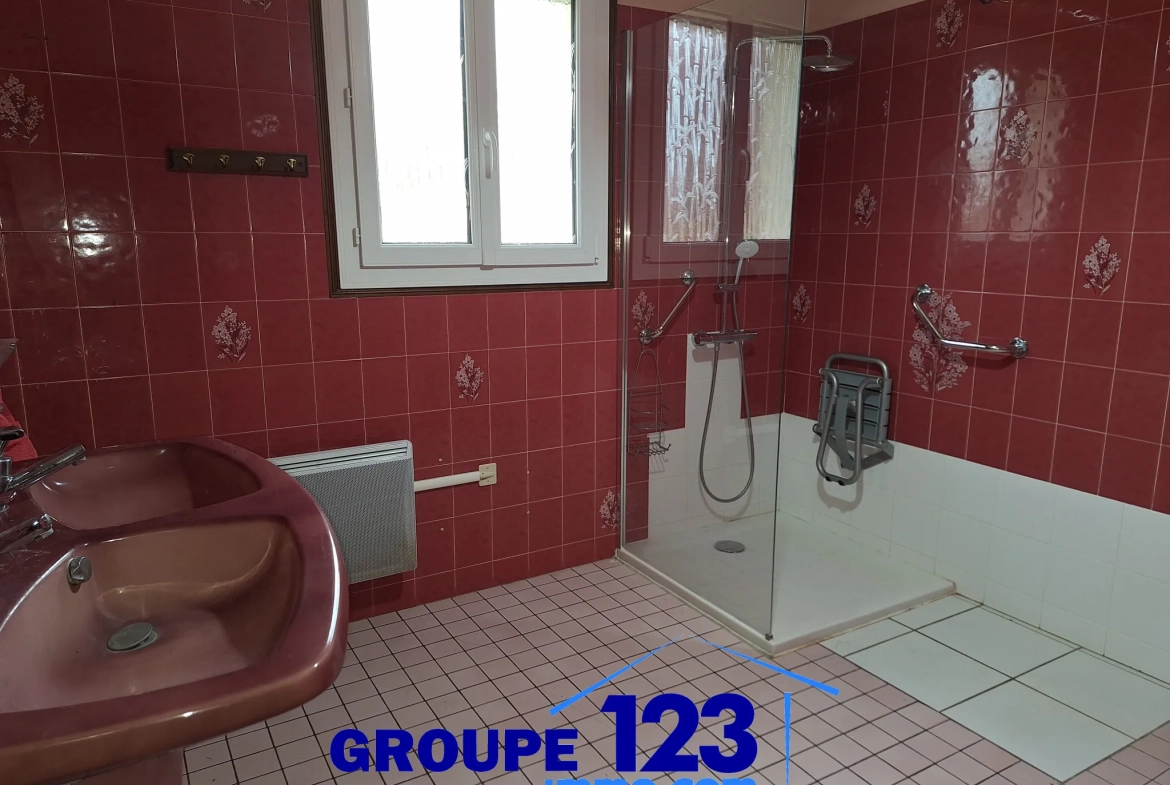 Maison de 126 m² avec garage et terrain de 2000 m² à Moneteau 