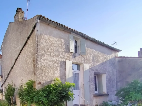 Maison de village à rénover à Meursac - 83 m², proche Royan 