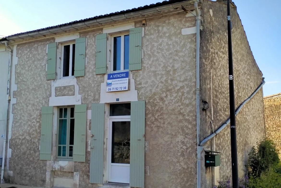 Maison de village à rénover à Meursac - 83 m², proche Royan 