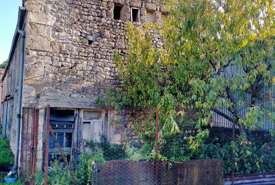 Maison de village à rénover à Meursac - 83 m², proche Royan 
