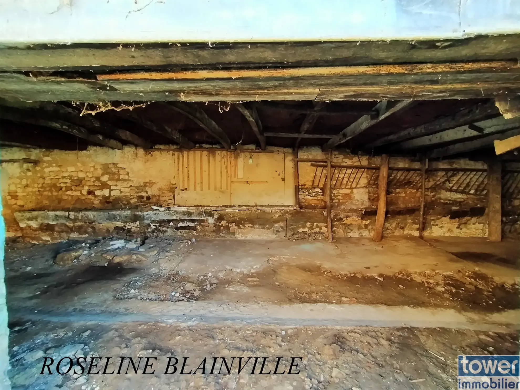 Maison de village à rénover à Meursac - 83 m², proche Royan 