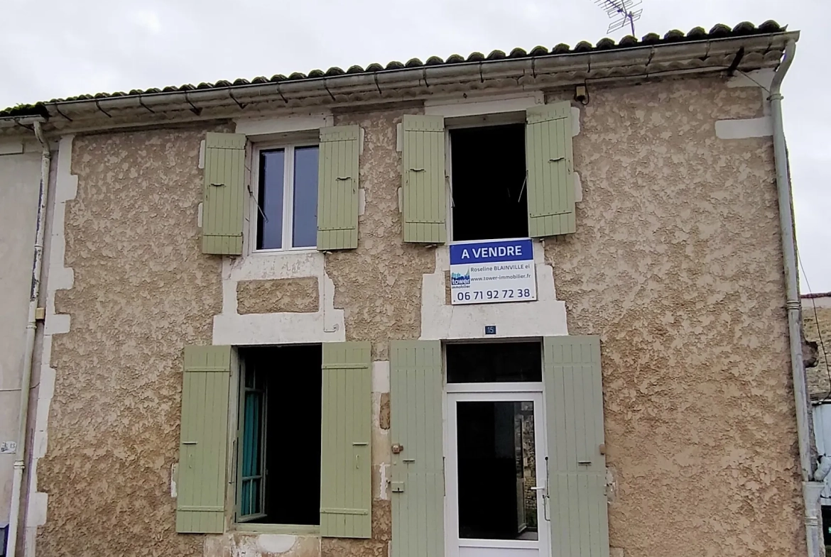 Maison de village à rénover à Meursac - 83 m², proche Royan 