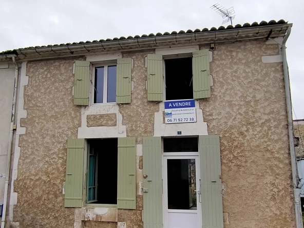 Maison de village à rénover à Meursac - 83 m², proche Royan 