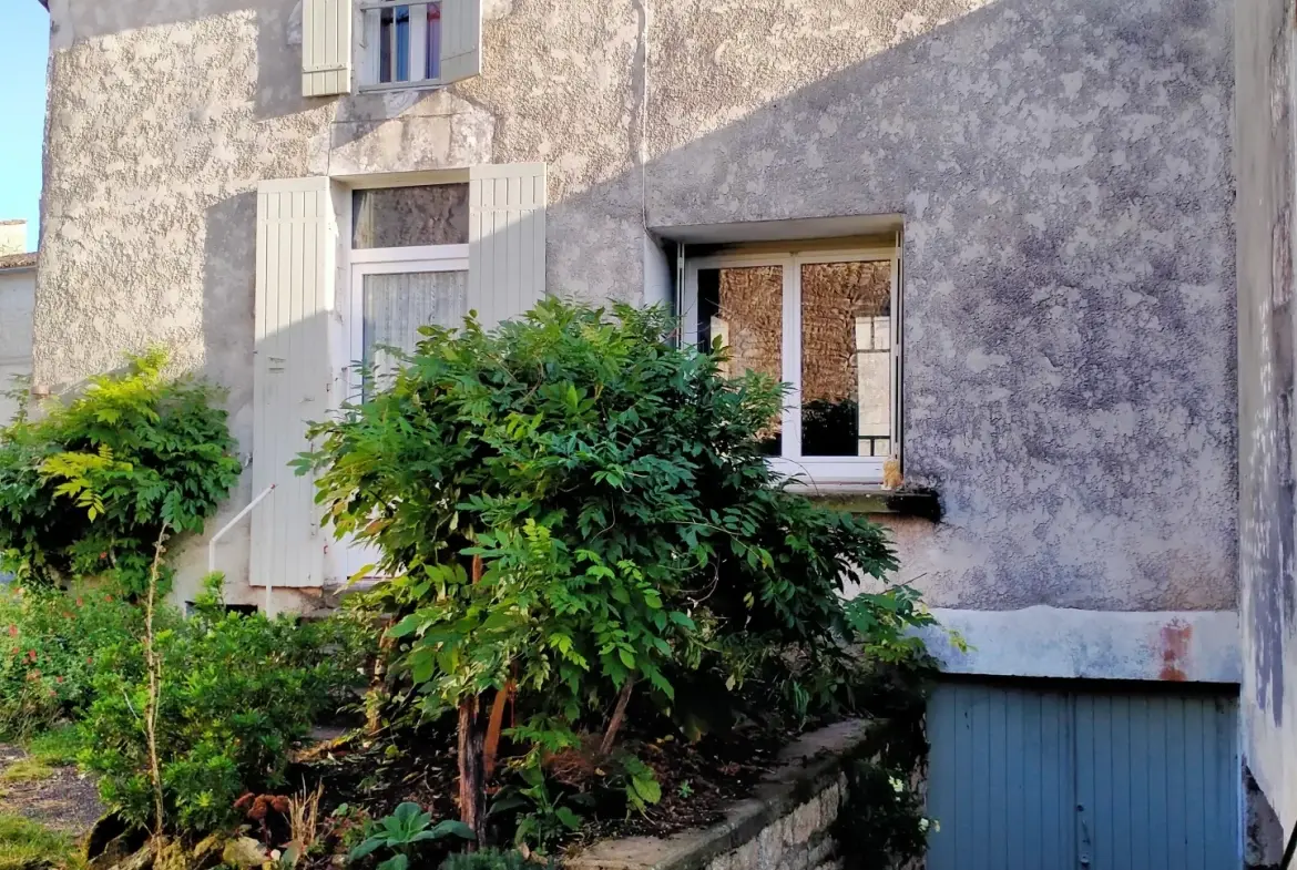 Maison de village à rénover à Meursac - 83 m², proche Royan 