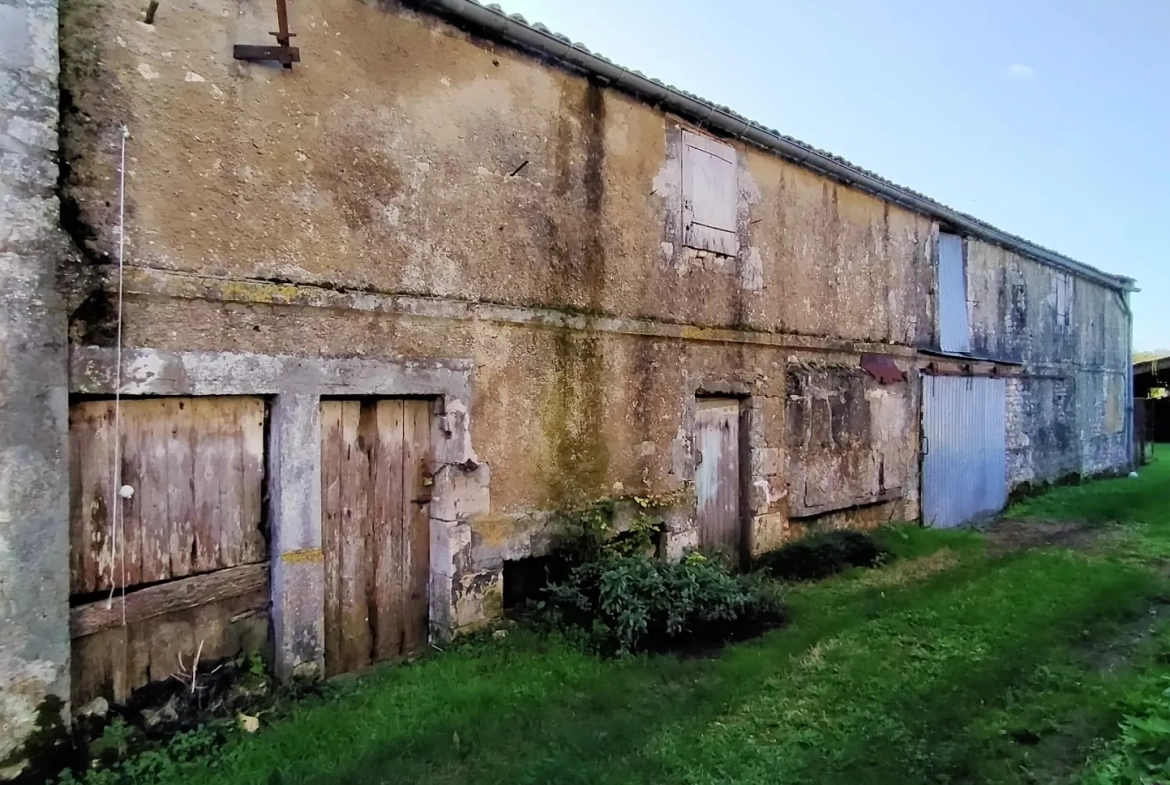 Maison de village à rénover à Meursac - 83 m², proche Royan 