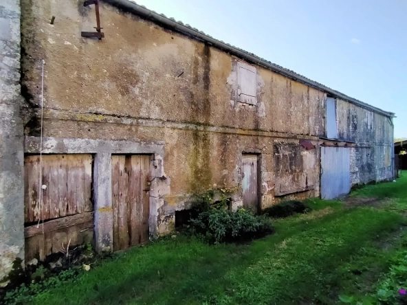 Maison de village à rénover à Meursac - 83 m², proche Royan 