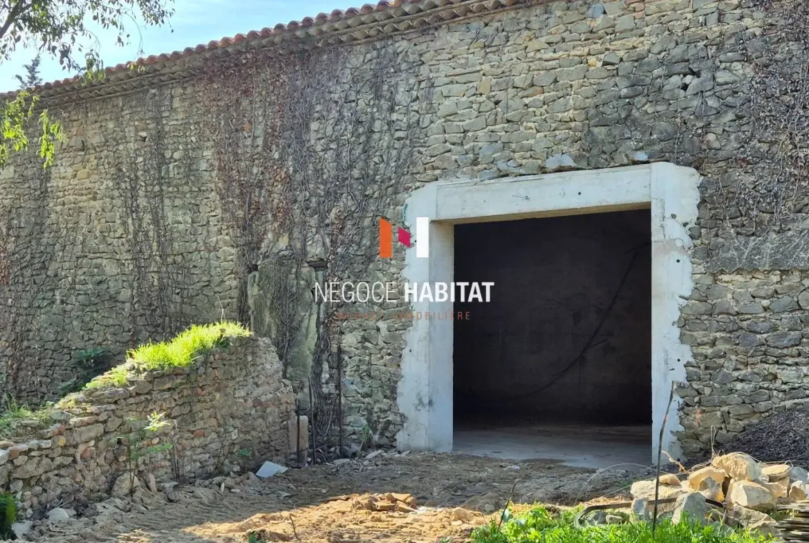 Grande grange de 233 m² à Beauvoisin avec terrain piscinable de 684 m² 