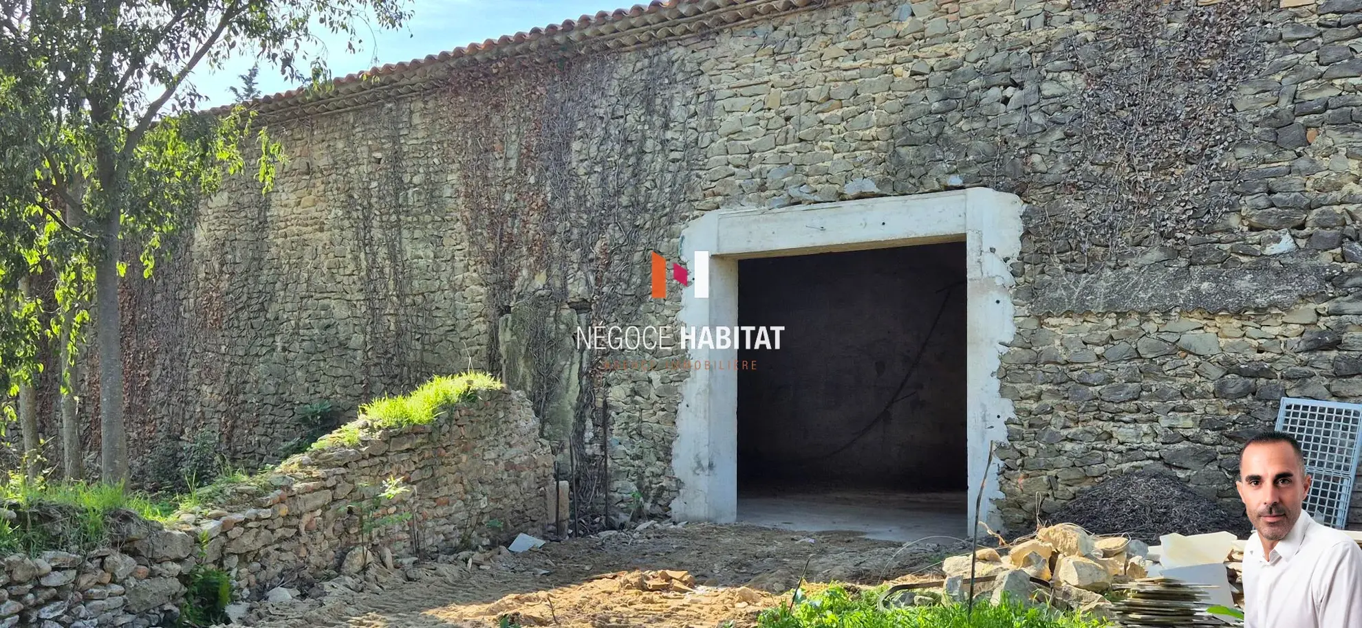 Grande grange de 233 m² à Beauvoisin avec terrain piscinable de 684 m² 