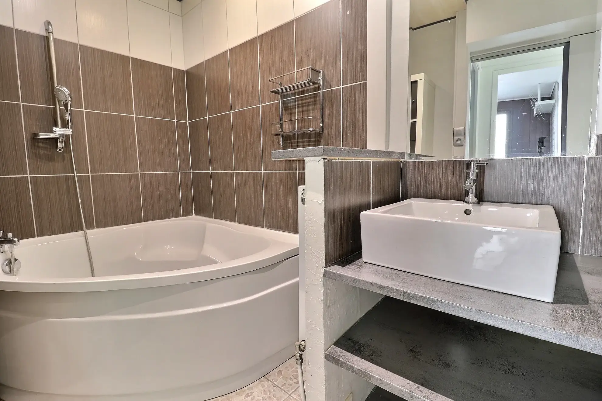 Charmant appartement de 70 m² avec parking, cave et vue dégagée à Marseille, secteur Montolivet-Saint Just 