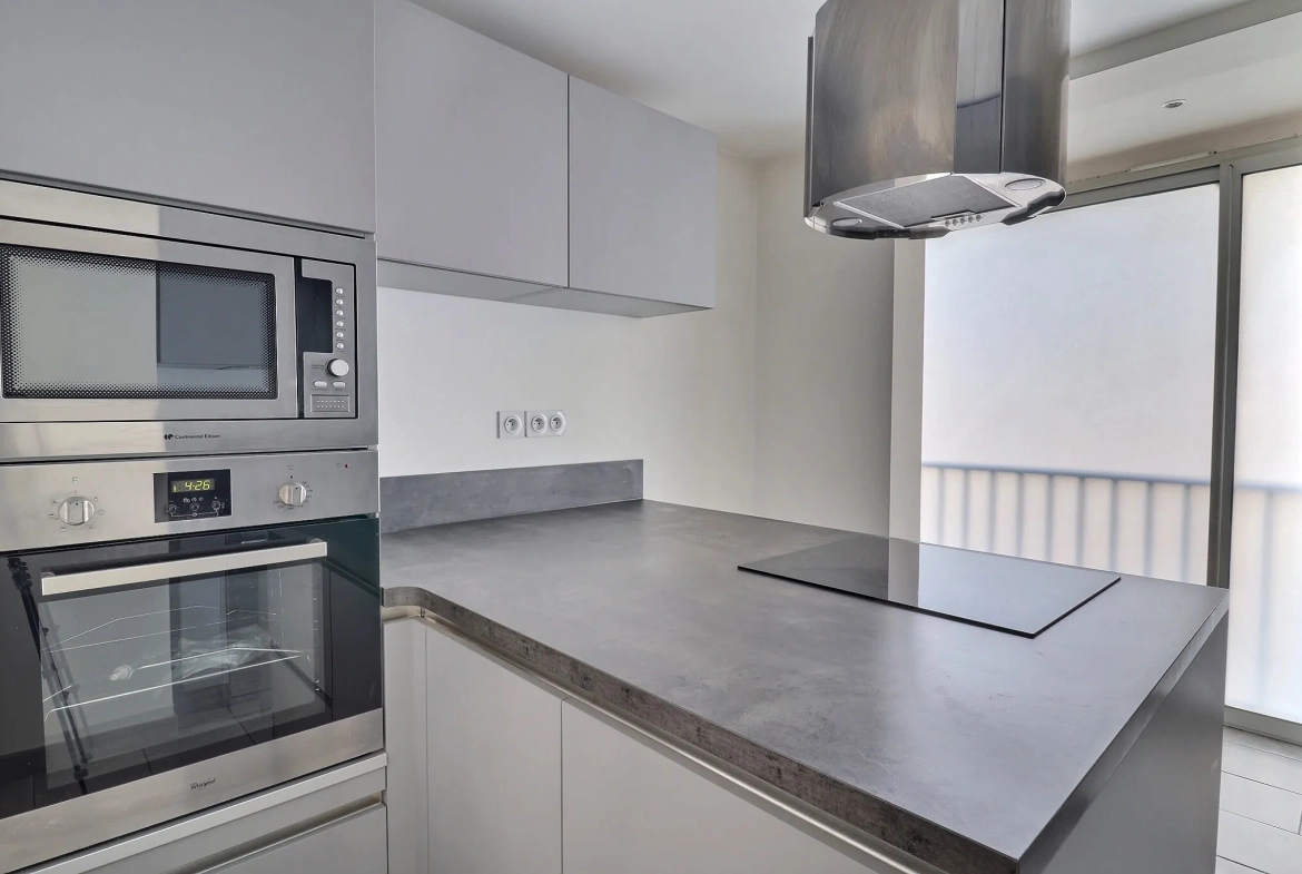 Charmant appartement de 70 m² avec parking, cave et vue dégagée à Marseille, secteur Montolivet-Saint Just 
