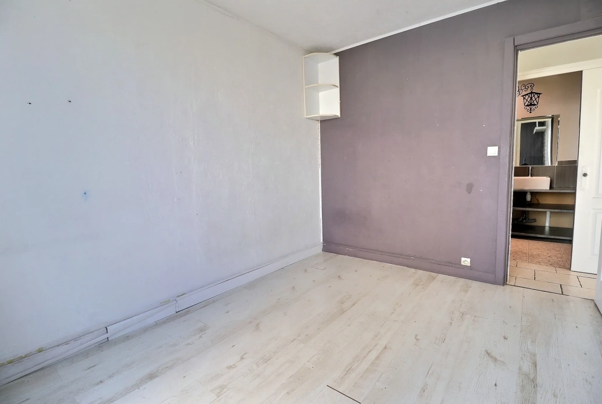Charmant appartement de 70 m² avec parking, cave et vue dégagée à Marseille, secteur Montolivet-Saint Just 