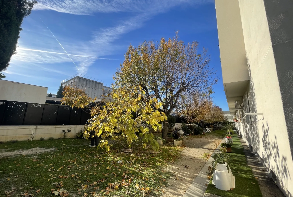 Charmant appartement de 70 m² avec parking, cave et vue dégagée à Marseille, secteur Montolivet-Saint Just 