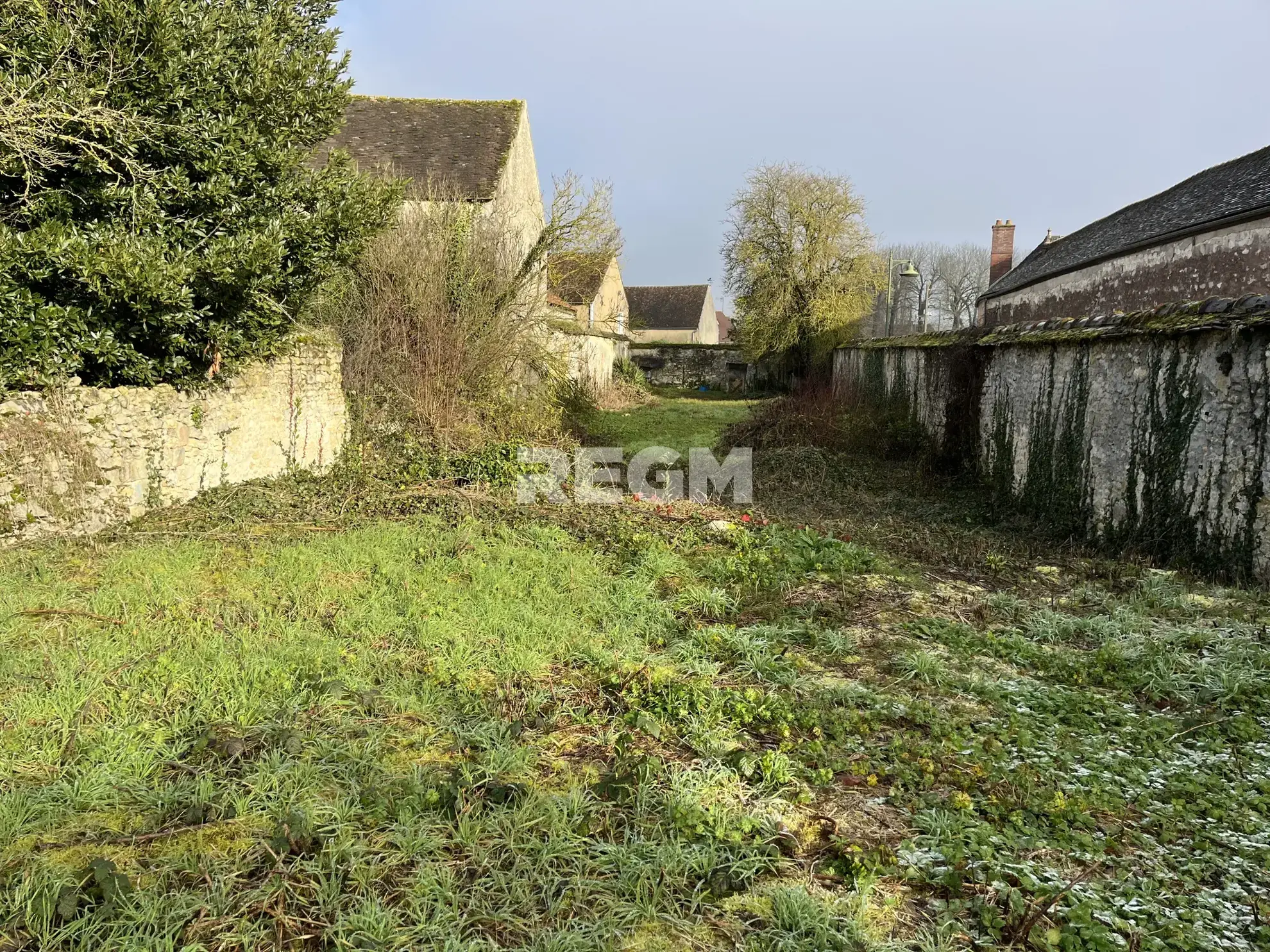 Terrain constructible de 551 m² à La Chapelle-la-Reine, proche commodités 