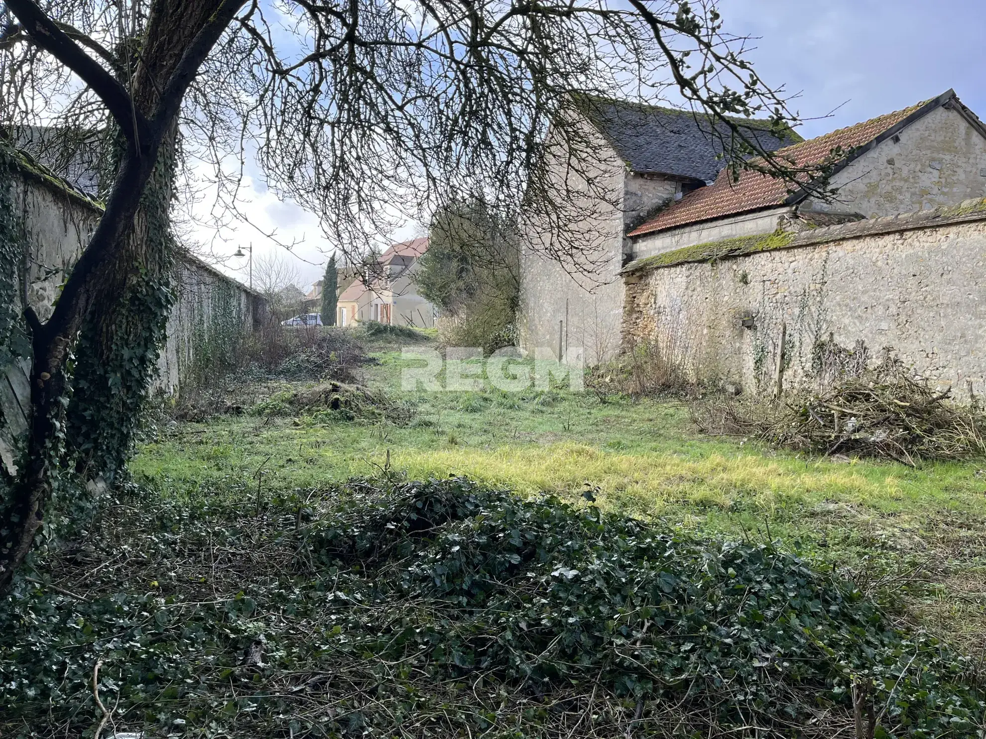 Terrain constructible de 551 m² à La Chapelle-la-Reine, proche commodités 