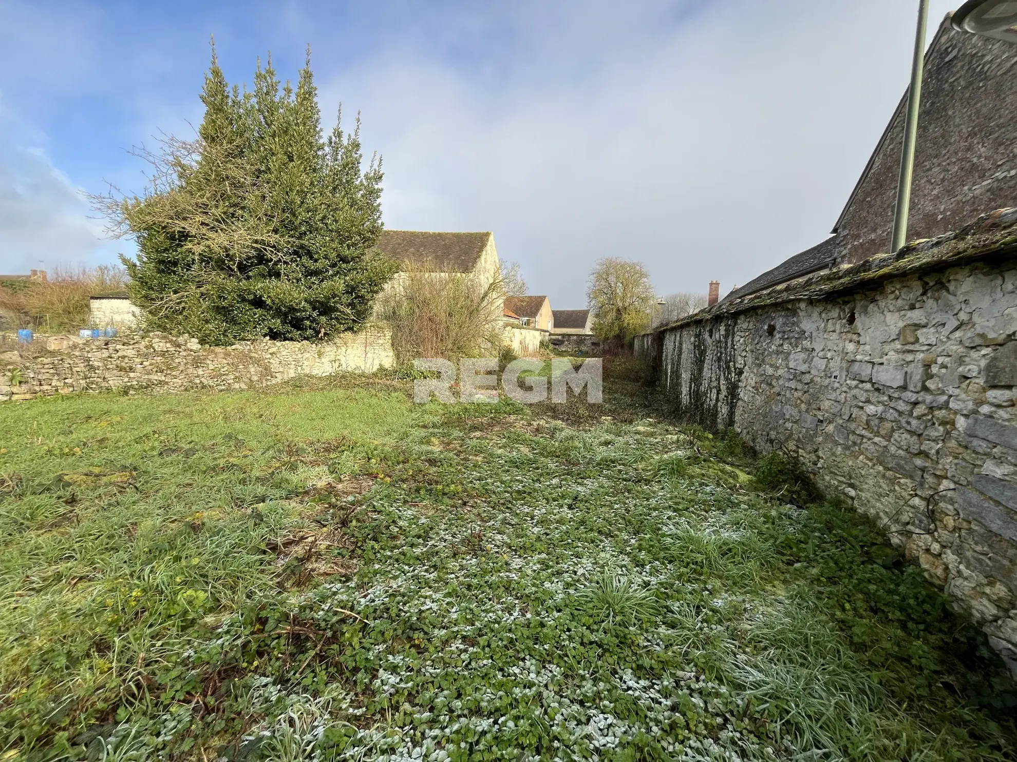 Terrain constructible de 551 m² à La Chapelle-la-Reine, proche commodités 