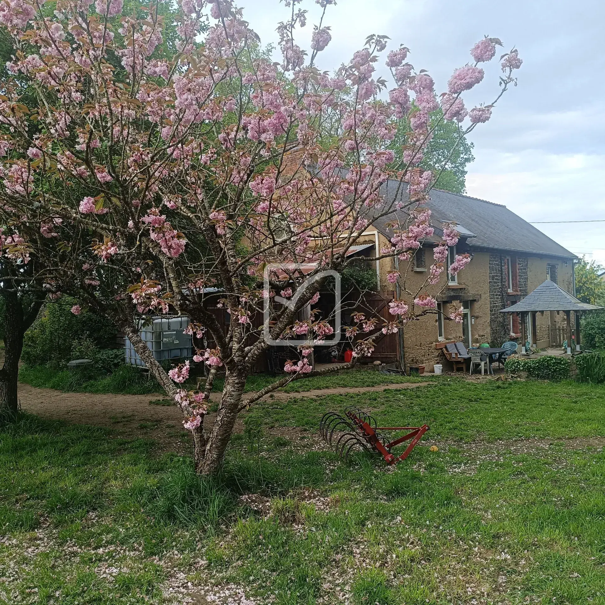 Longère rénovée de 165 m2 avec grand terrain à Mauron en campagne 