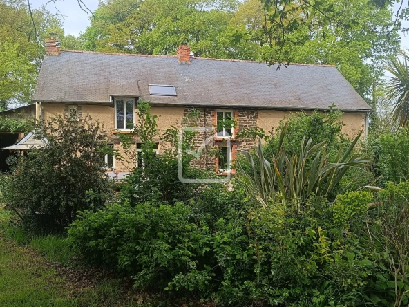 Longère rénovée de 165 m2 avec grand terrain à Mauron en campagne 