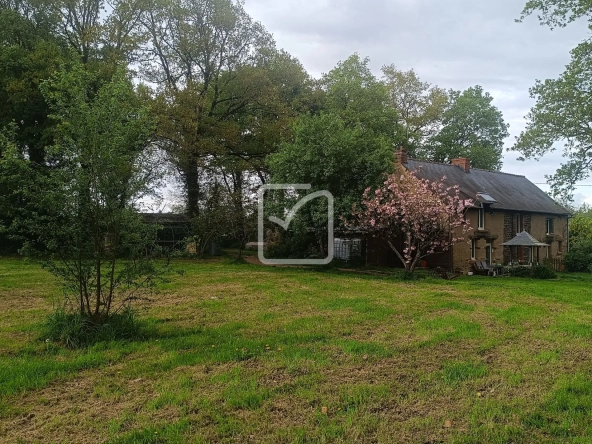 Longère rénovée de 165 m2 avec grand terrain à Mauron en campagne 