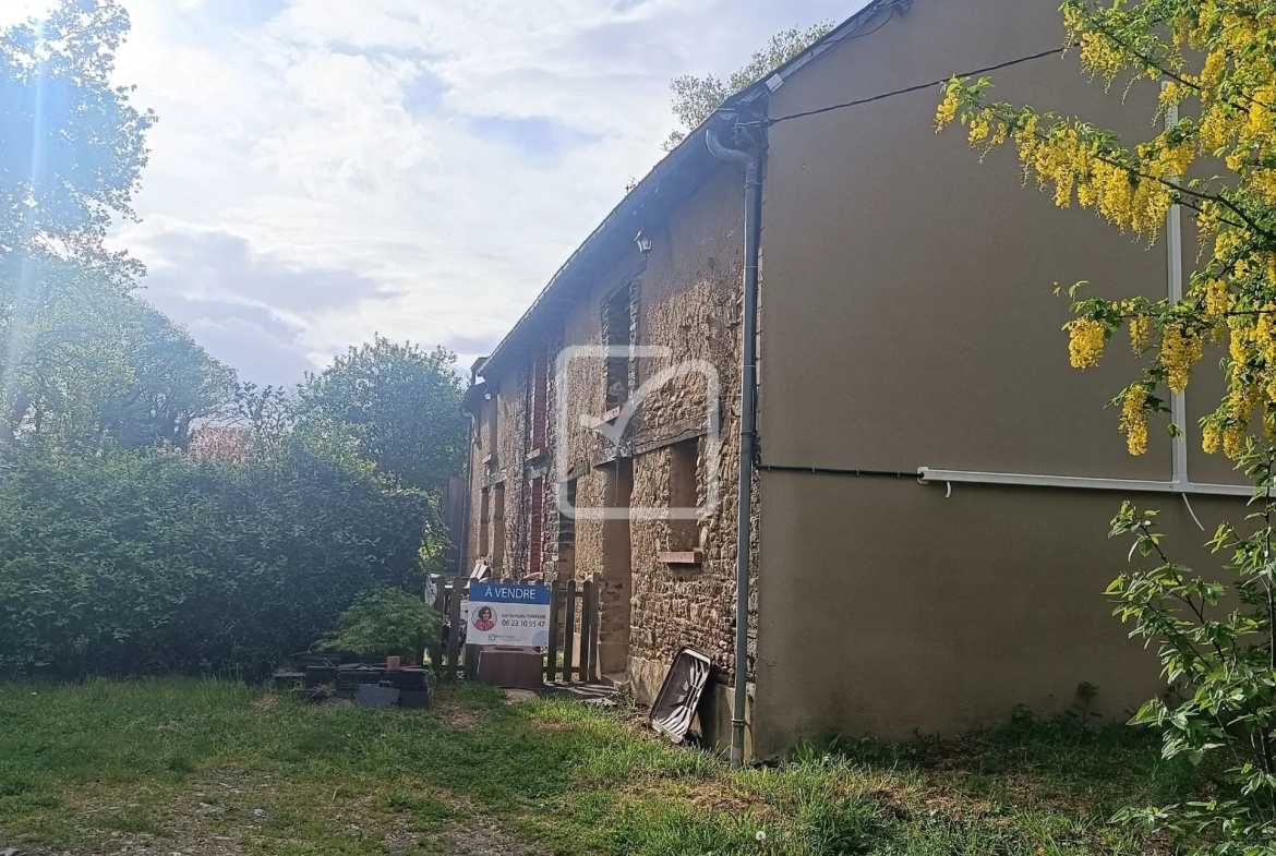 Longère rénovée de 165 m2 avec grand terrain à Mauron en campagne 