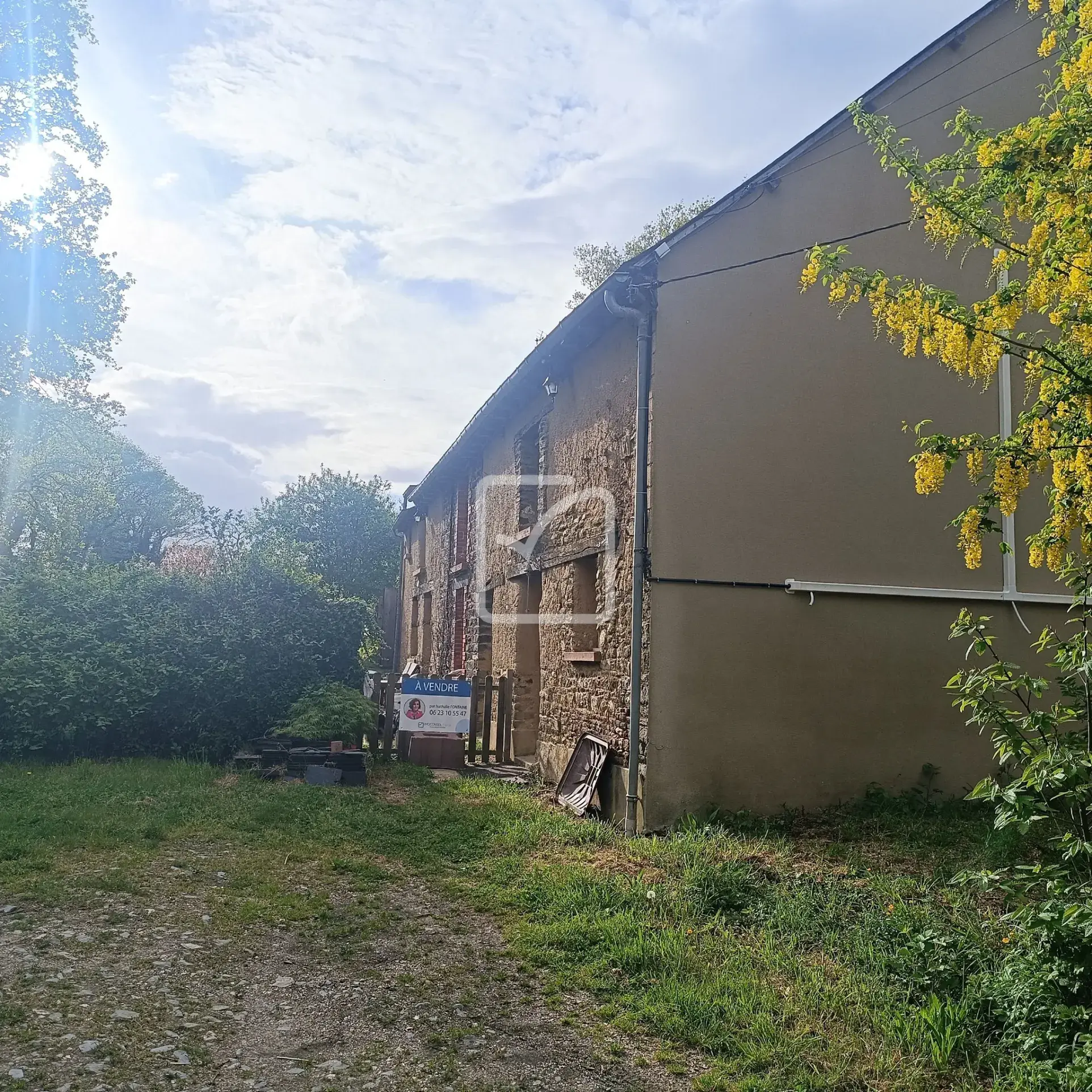 Longère rénovée de 165 m2 avec grand terrain à Mauron en campagne 