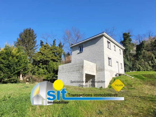 Maison à rénover de 93 m² à Vienne, idéalement située et à personnaliser
