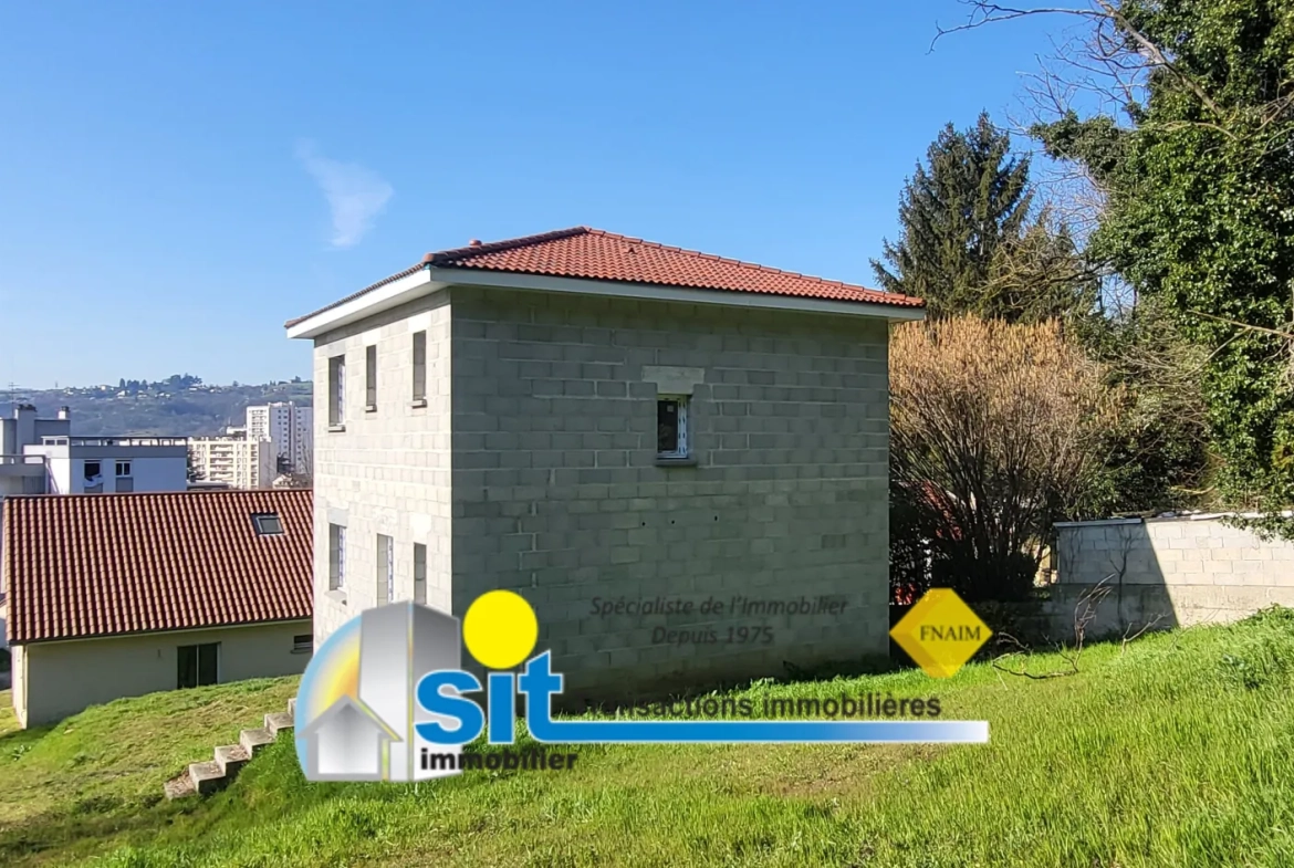 Maison à rénover de 93 m² à Vienne, idéalement située et à personnaliser 