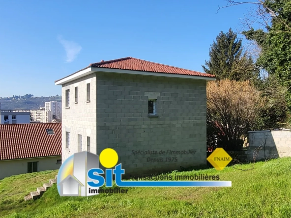 Maison à rénover de 93 m² à Vienne, idéalement située et à personnaliser 