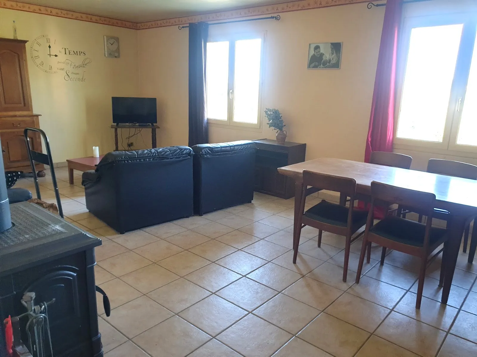 Grande maison jumelée avec terrain plat à Noailles, 14 pièces et vue magnifique 