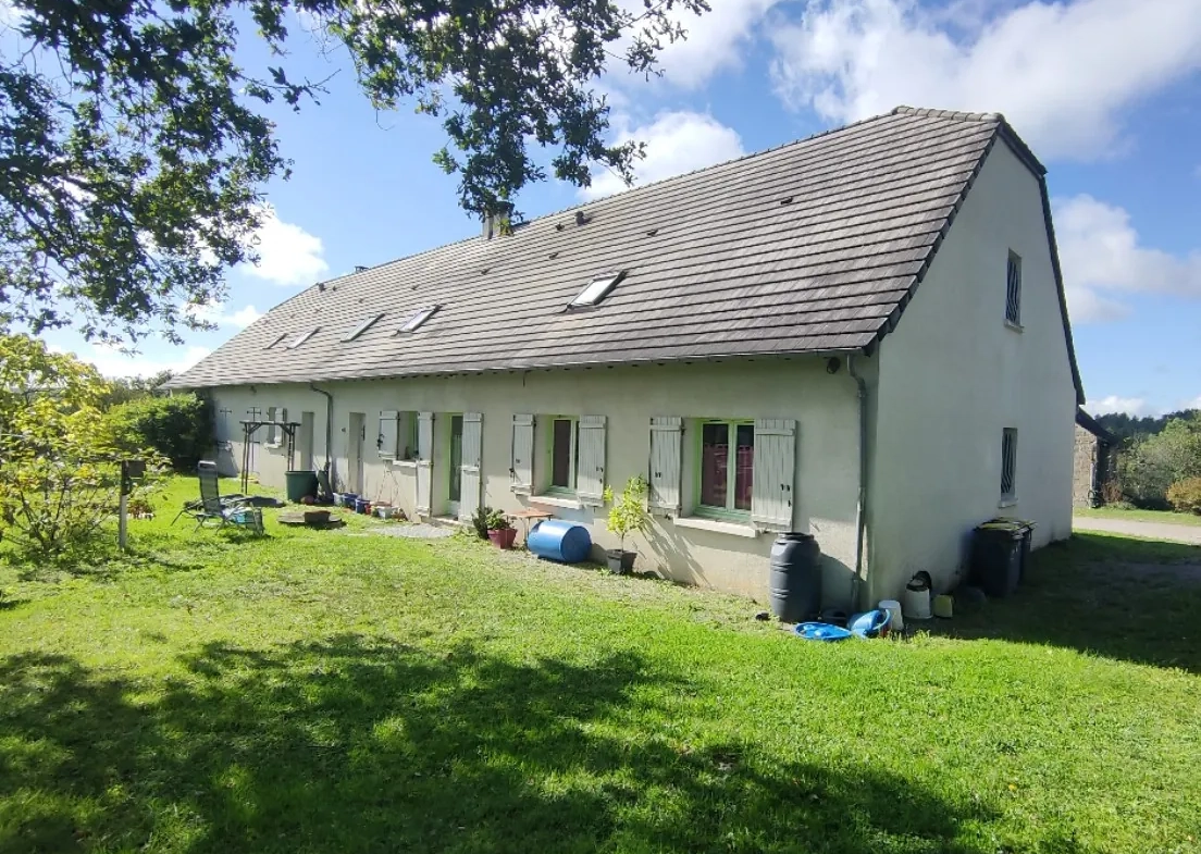 Grande maison jumelée avec terrain plat à Noailles, 14 pièces et vue magnifique 